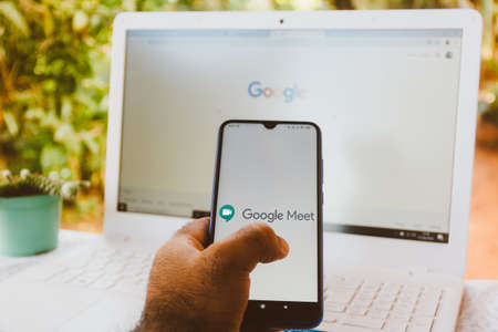 Comment modifier l’hôte dans Google Meet